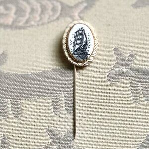 Vintage Gold Tone Carved Scrimshaw Boat Hat Stick Pin